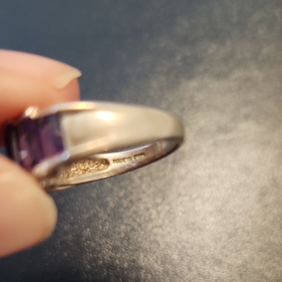 Elegant Sterling Silver Ring with Amethyst Stones - Picture 3 of 5